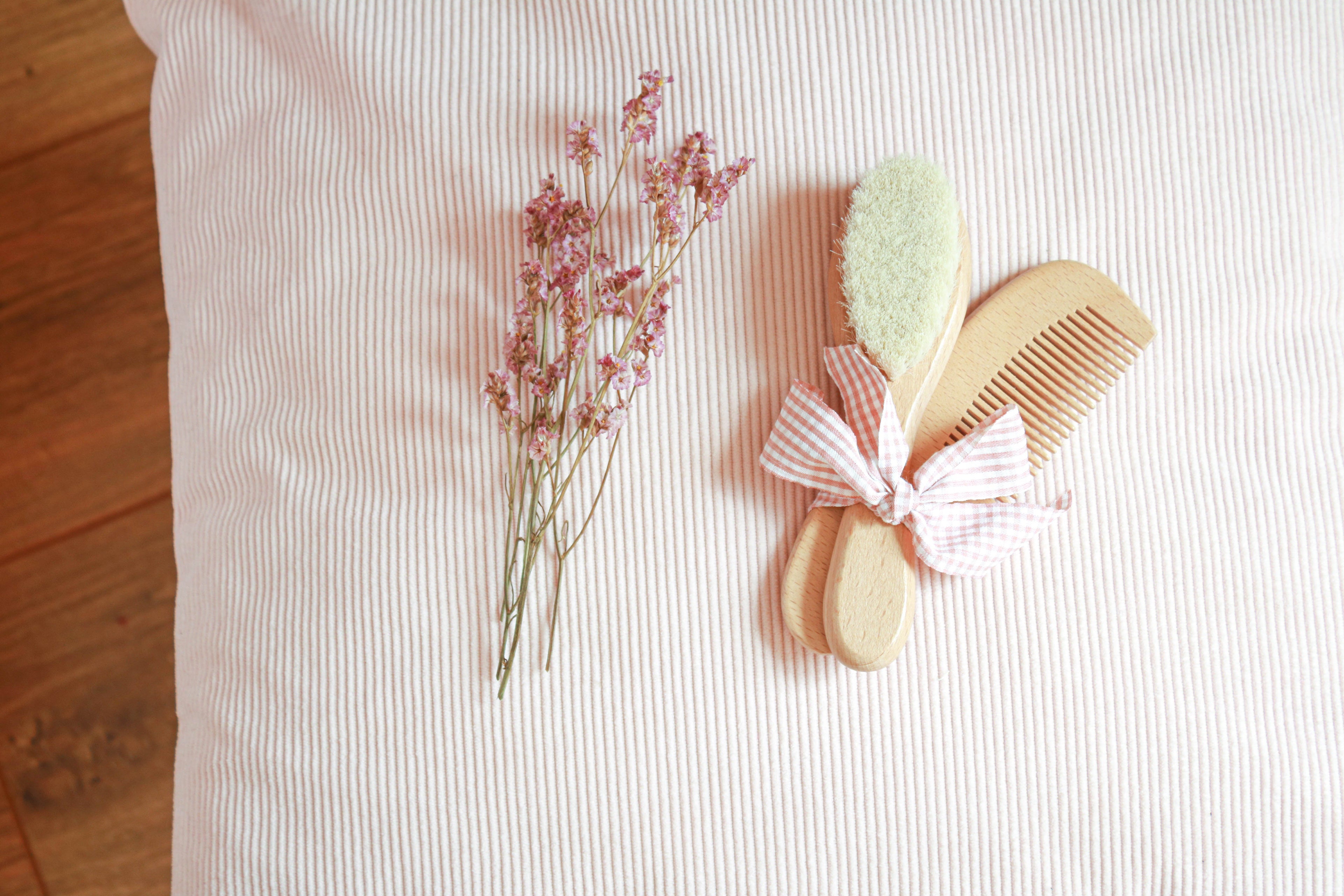 Brosse et peigne en bois  bébé Liv&Ciboulette