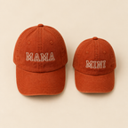 Duo casquettes MAMA & MINI Liv&Ciboulette, fond crème doux